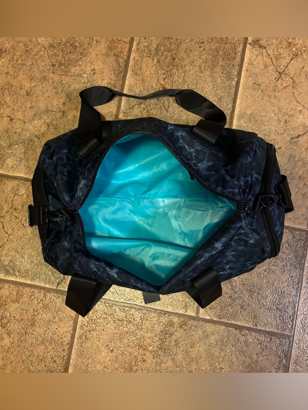 NWT Barbella Barrel Duffle Bag - Picture 4 of 9